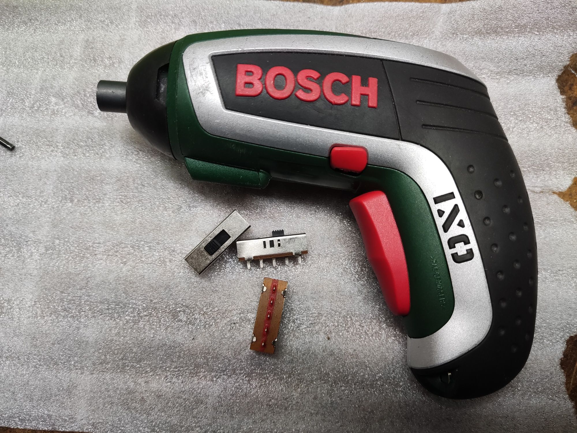 Кнопка перемикач реверсу BOSCH IXO