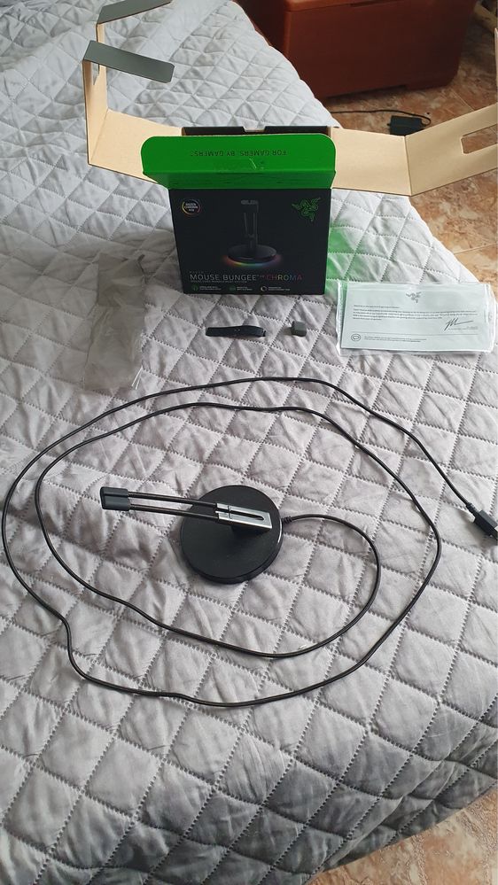 Mouse Bungee Razer V3 Chroma - Gerenciamento de Cabo com RGB