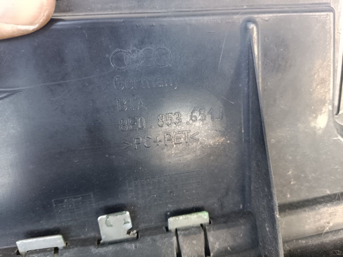 Audi a4 B7 8e0 atrapa grill wlot powietrza przód orginał uszkodzony