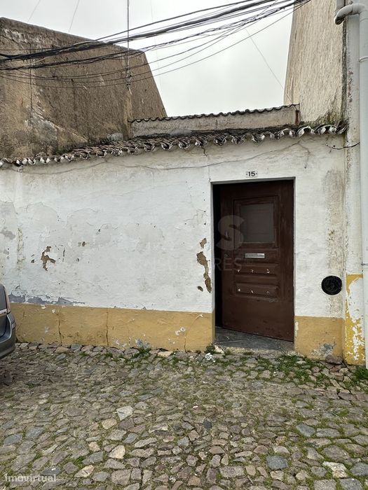 Moradia R/C T2 (para recuperar) - Reguengos de Monsaraz