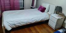 cama criança c/ colchão e mesinha de cabeceira