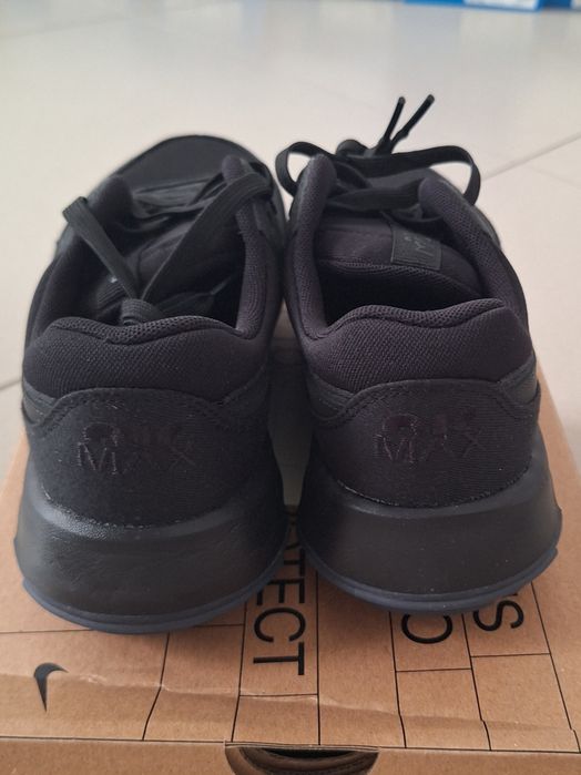 NIKE AIR MAX MOTFIT GS
Rozmiar 38
Cena: 210 zł