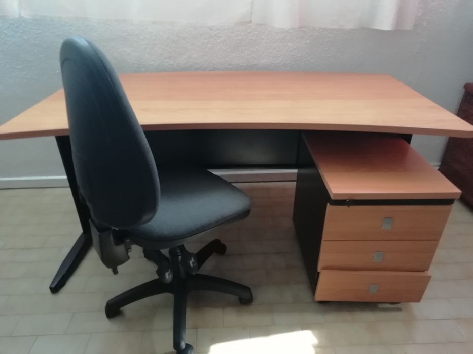 Linda secretaria de executivo em Melamina Preta