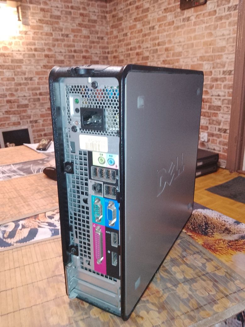 Komputer stacjonarny Dell optiplex 780 Pro z monitorem (tv) Manta