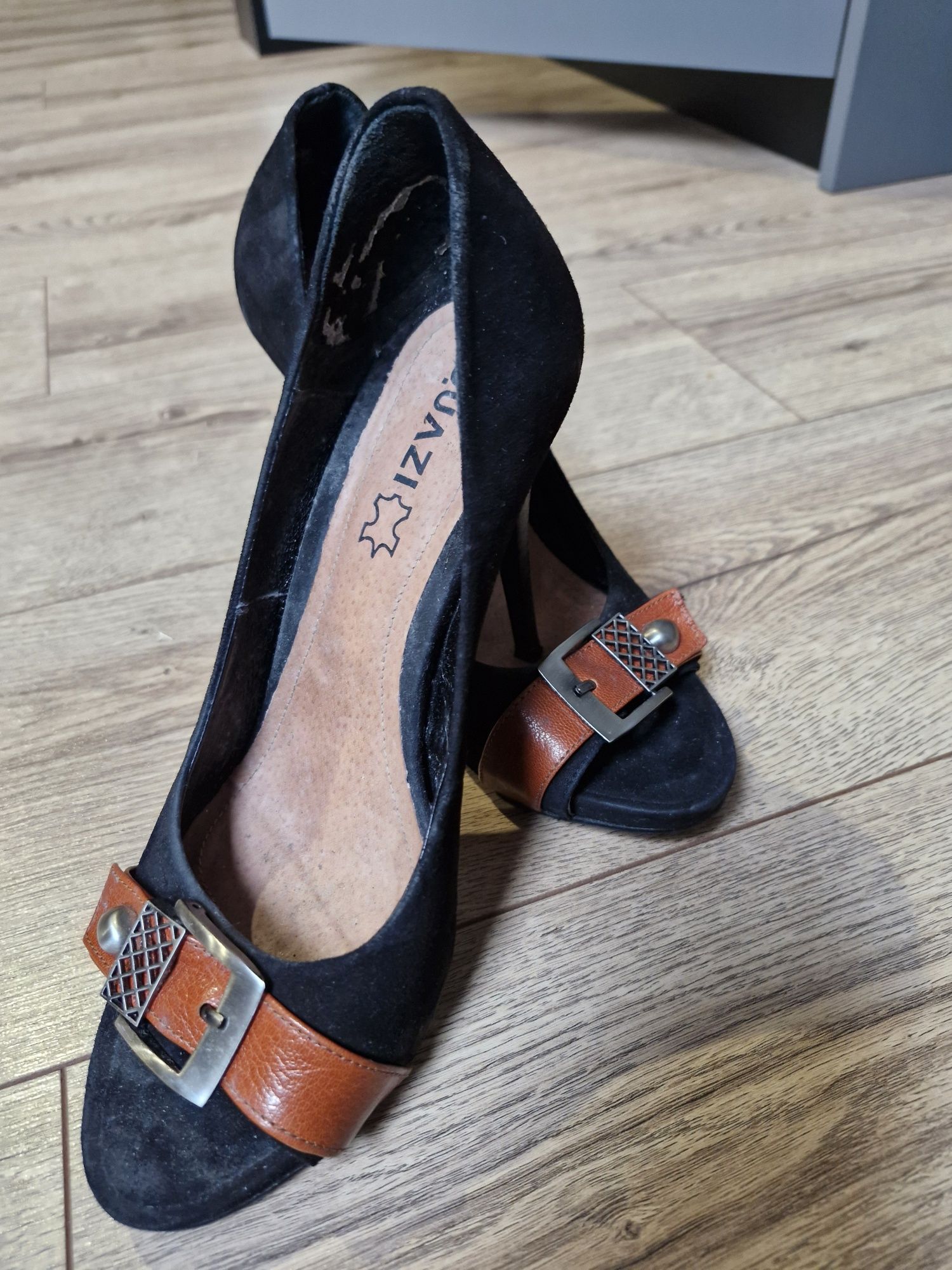 Buty Quazi 37  na obcasie odkryte palce