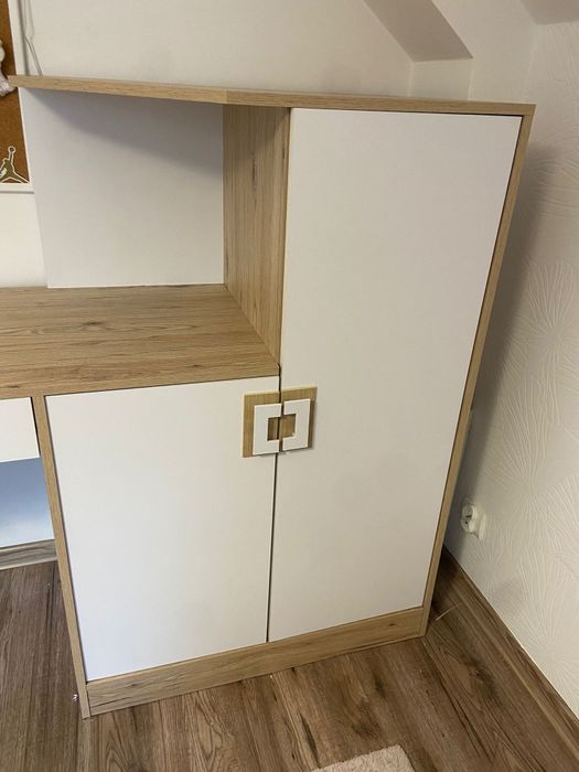 Biurko w komplecie z szafą