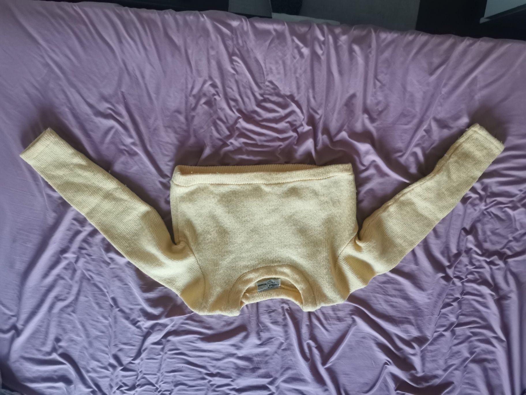 Top em lã amarelo