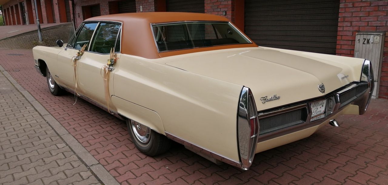 Auto samochód do ślubu Cadillac Fleetwood zabytkowy klasyk