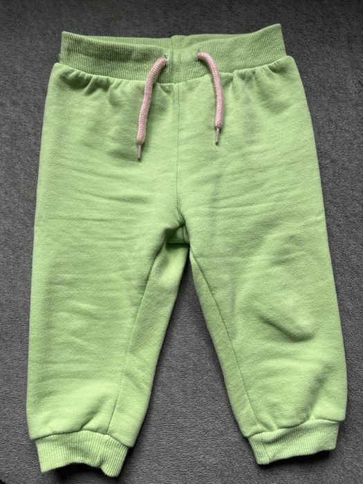 Zielone spodnie dresowe niemowlęce Kik r.80