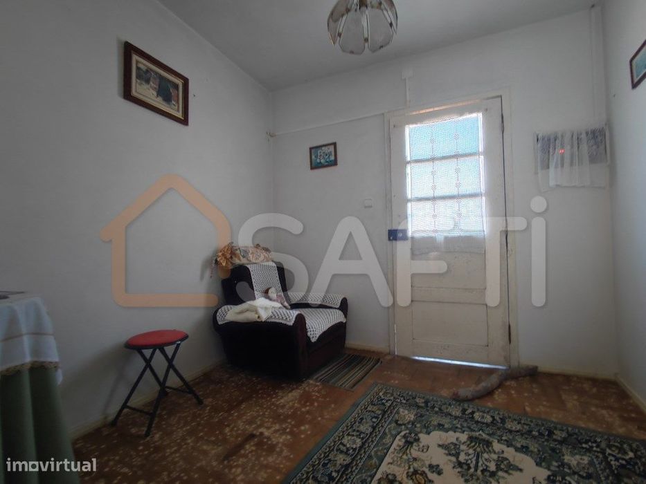 Casa com 2 Andares e Terreno a 6km de Soure.