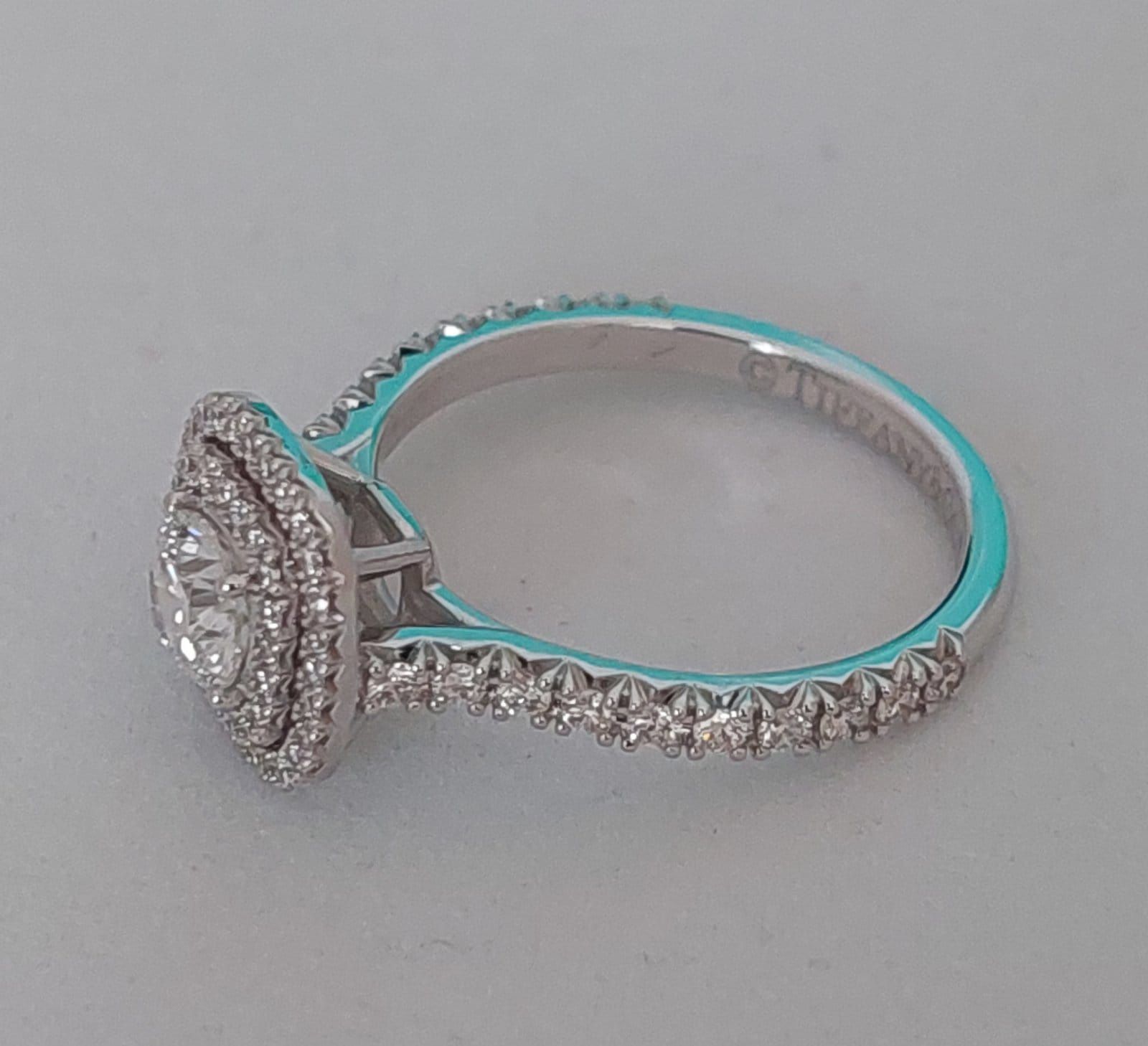 Золотое кольцо с бриллиантами в стиле Tiffany