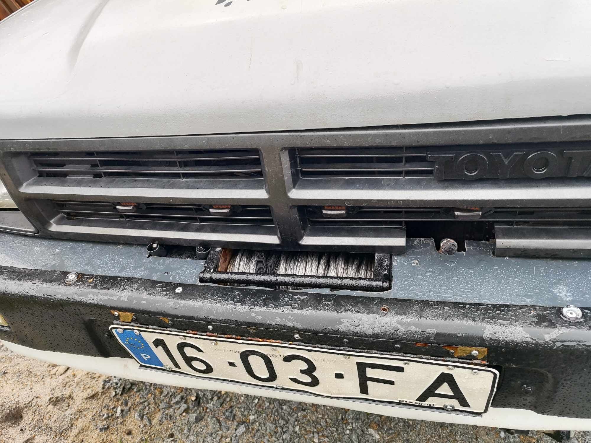 Toyota Hilux 4x4 troco por carrinha de bascola