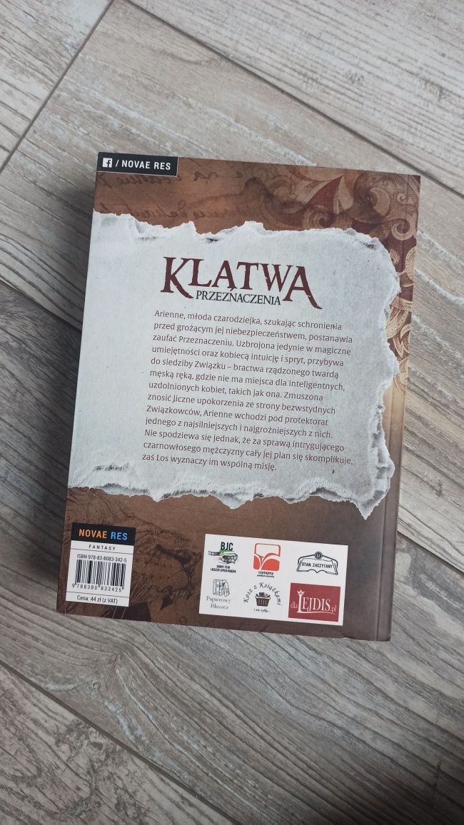 Klątwa przeznaczenia, Monika Magoska-Suchar, Sylwia Dubielecka