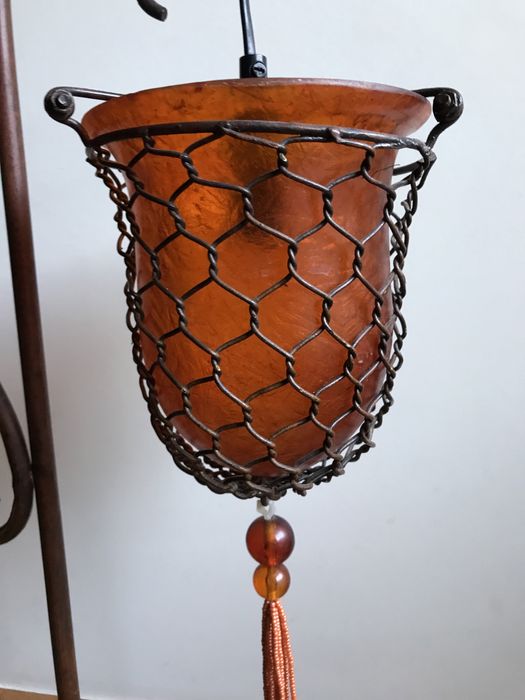 Candeeiro de pé (em metal)