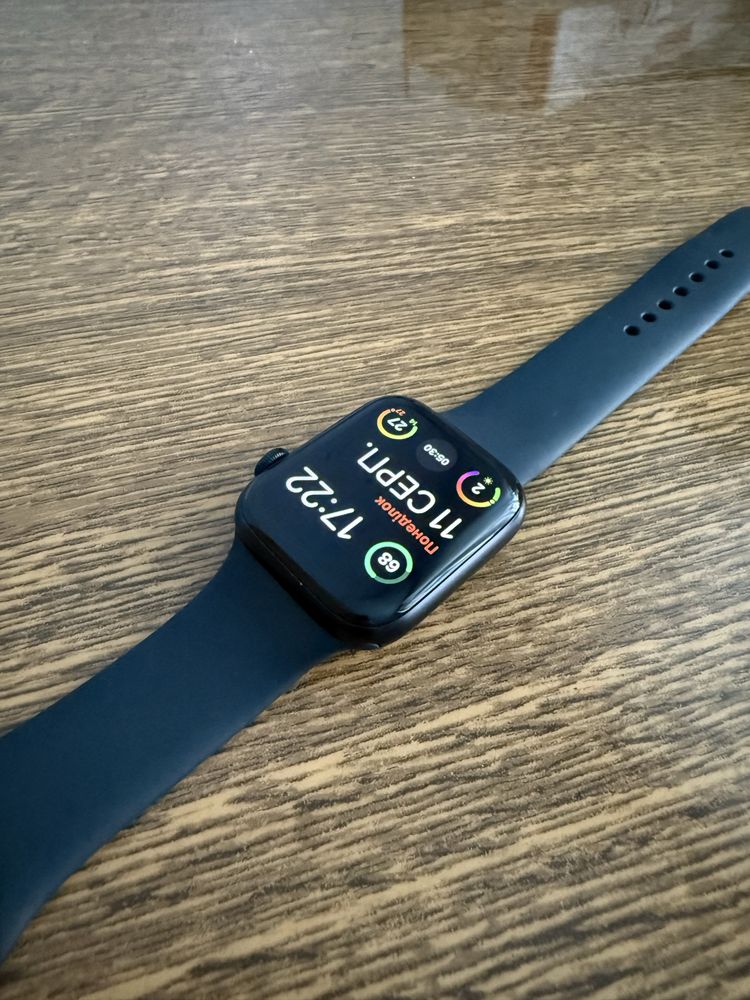 Apple Watch SE (GPS), корпус 44 мм з алюмінію (2-го покоління)