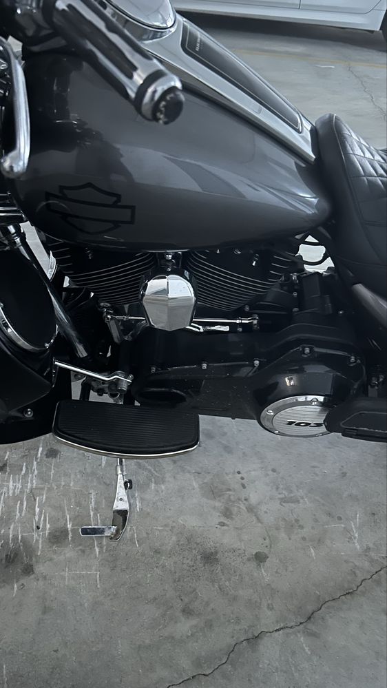 Harley Davidson electra glide flhtk