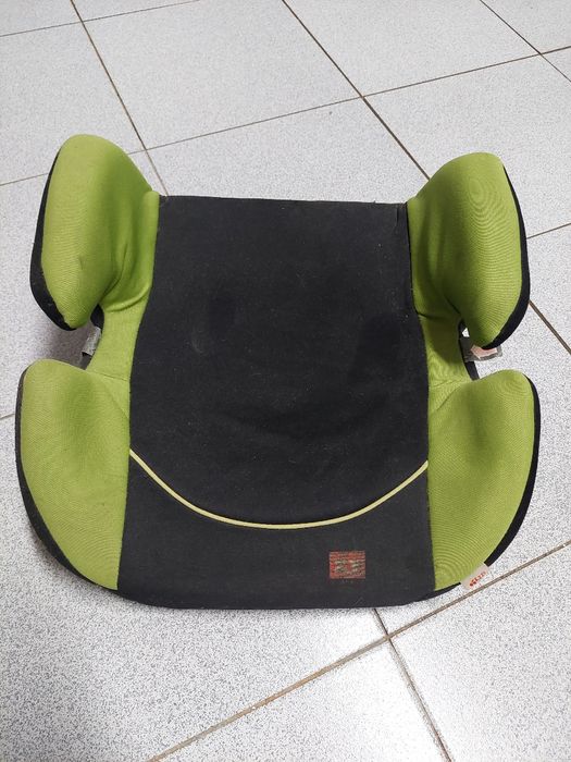 Dou cadeiras de carro para crianças