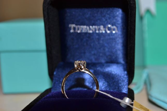 Кольцо в белом золоте с бриллиантом в стиле  Tiffany 0.5 ct.