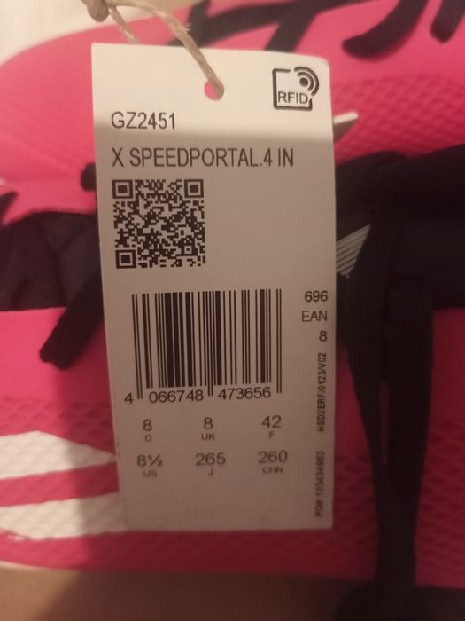Футзалки        adidas р42
