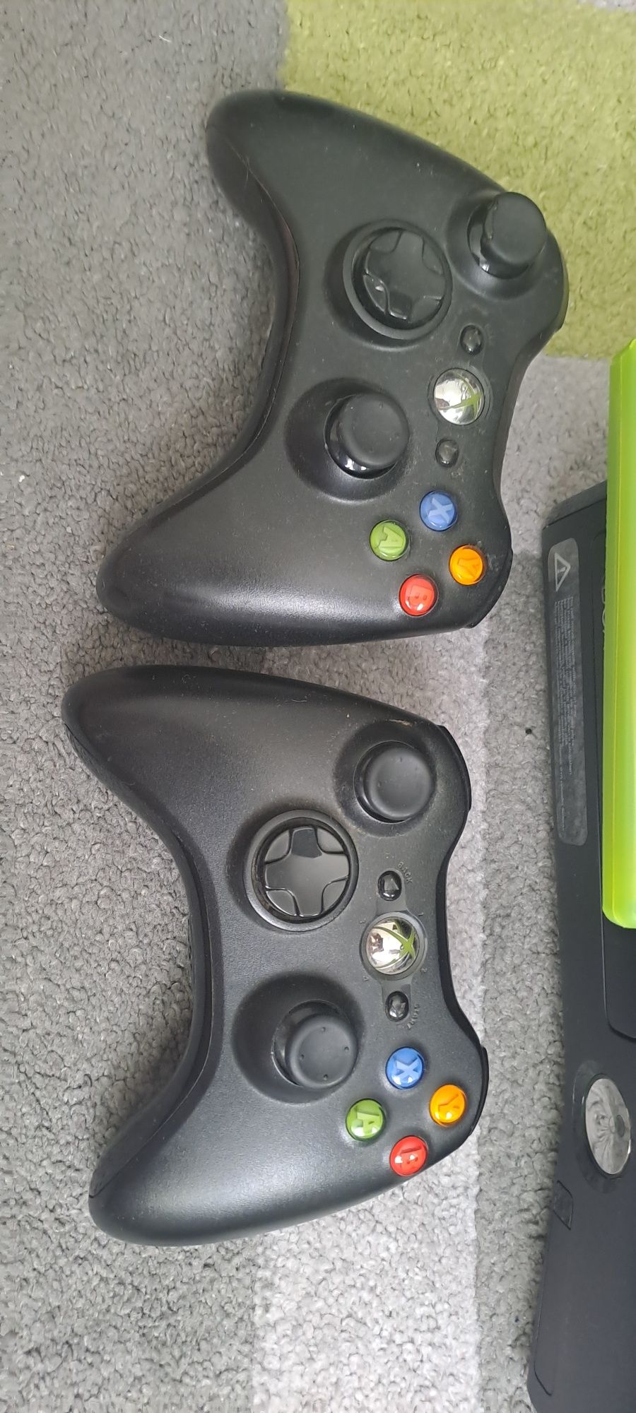 Konsola XBOX 360 w Stanie Idealnym z 2 padami i 2 grami