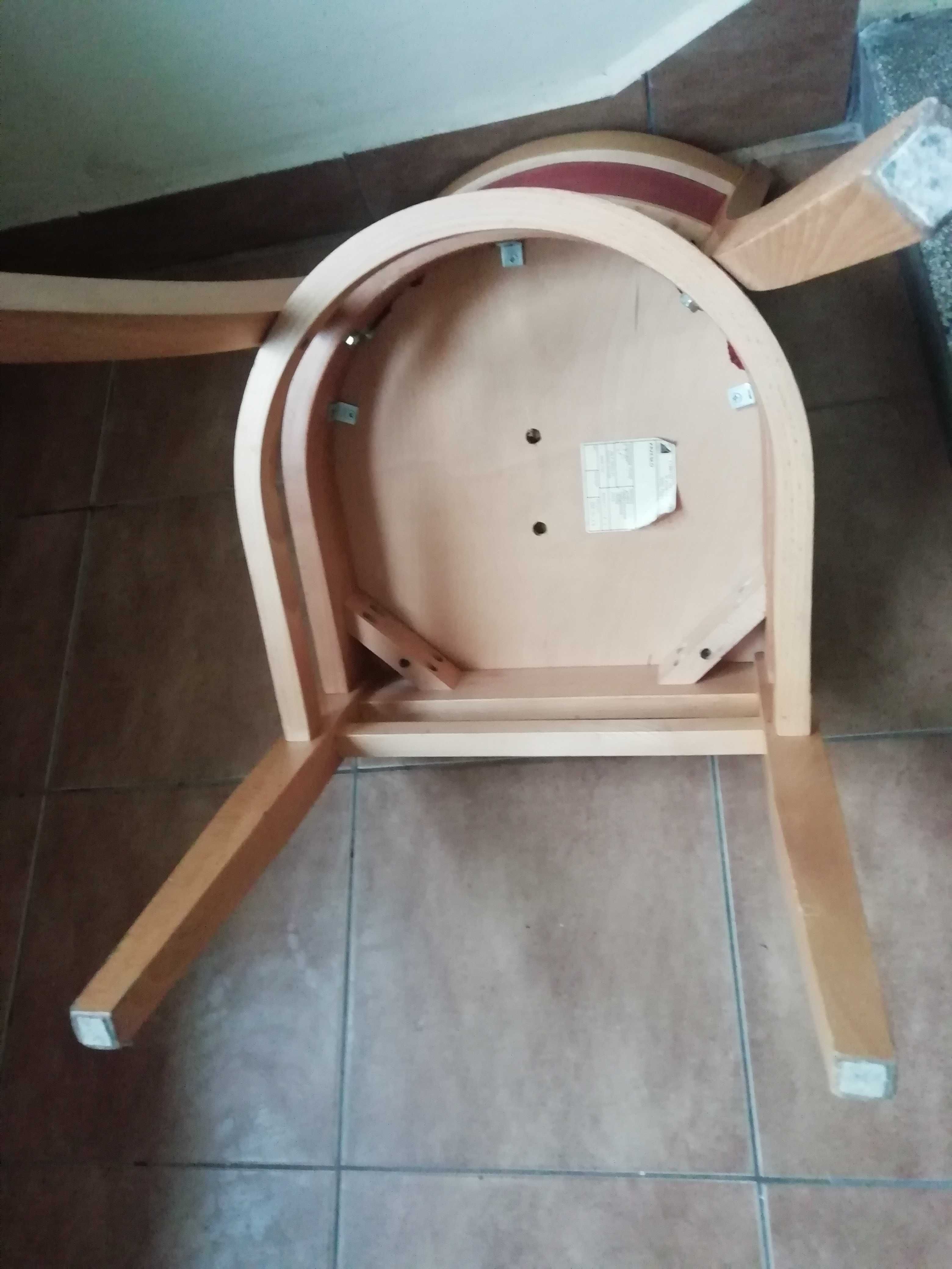 Krzesło z pełnego drewna