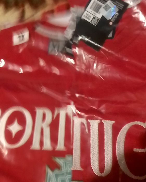 camisola nova e oficial de Portugal bordados nome e emblema.