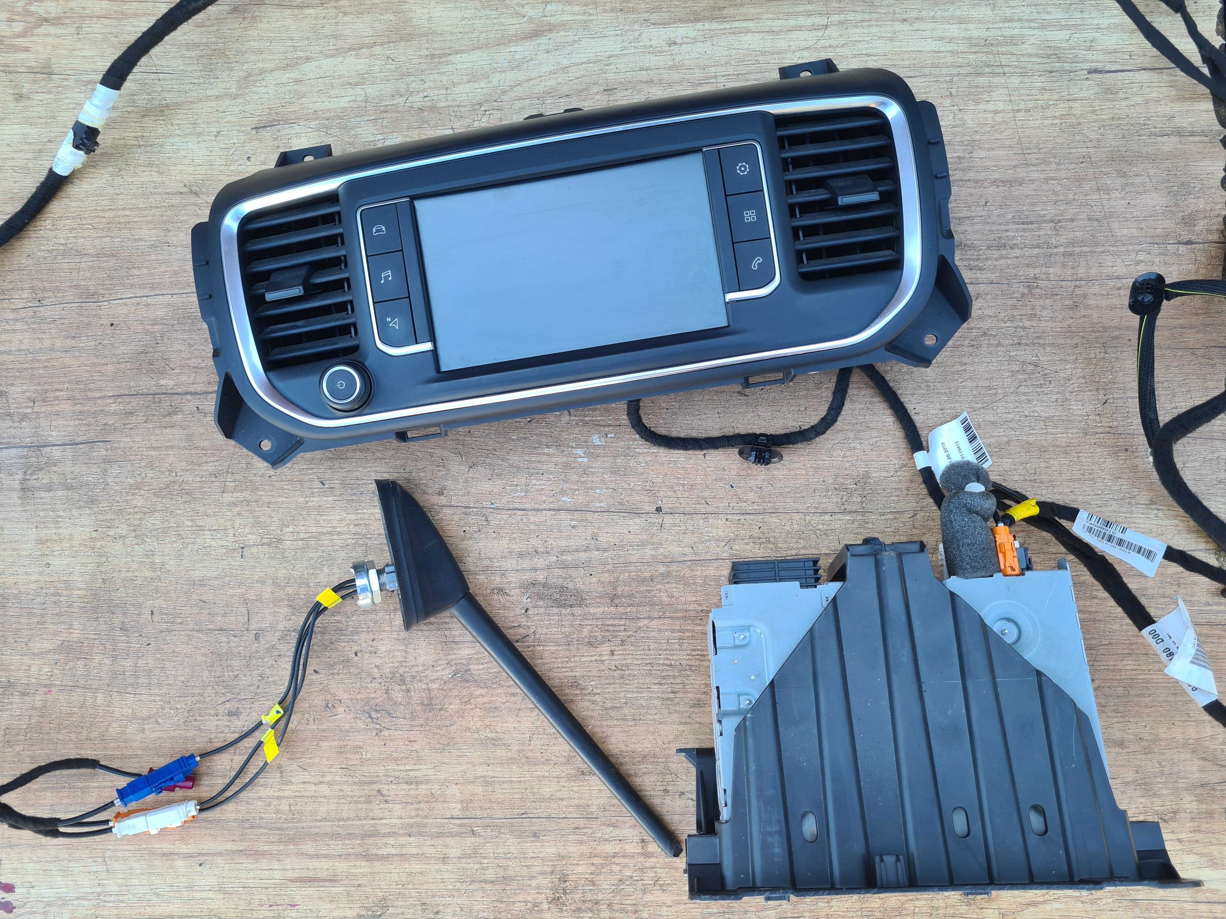 Jumpy III 2.0 19r Expert III radio nawigacja antena instalacja komplet