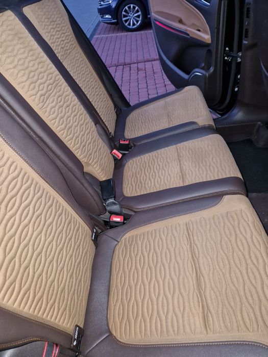 Pranie tapicerki samochodowej /Kompleksowe sprzątanie wnętrza auta