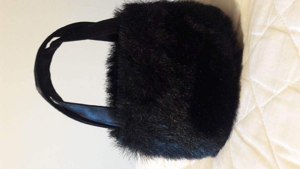 Mala cerimónia em pelo C&A