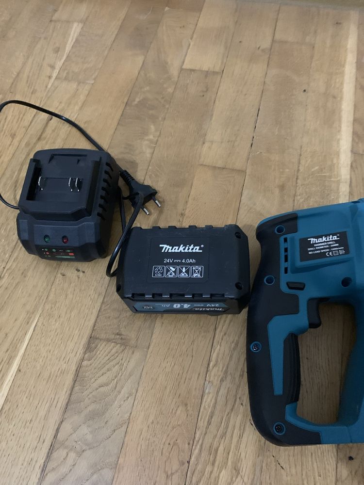 Перфоратор Makita Hammerdrill