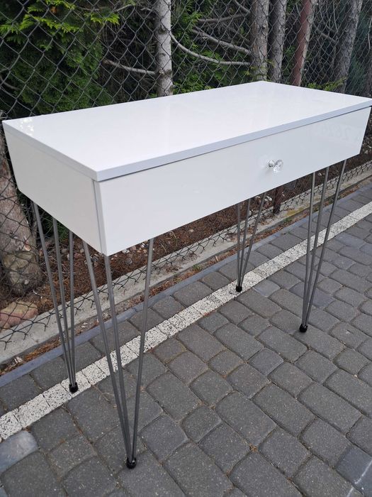 Toaletka biała elegancka
