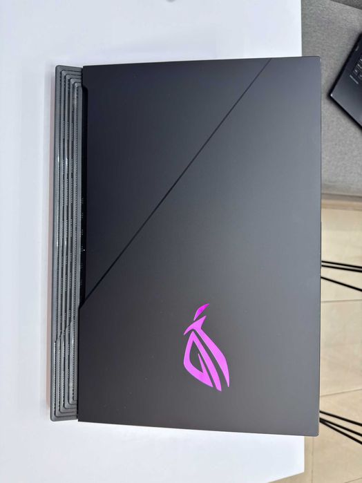 ASUS ROG Strix Scar III 17.3" 144Hz i7-10785H RTX 2060 6Gb 115W 16 512