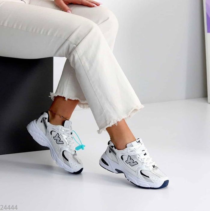 Продам жіночі кросівки, розмір 39