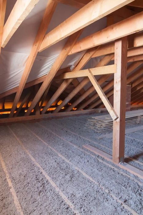 Celuloza  izolacja wdmuchiwana na stropy ,poddasza, ścianki