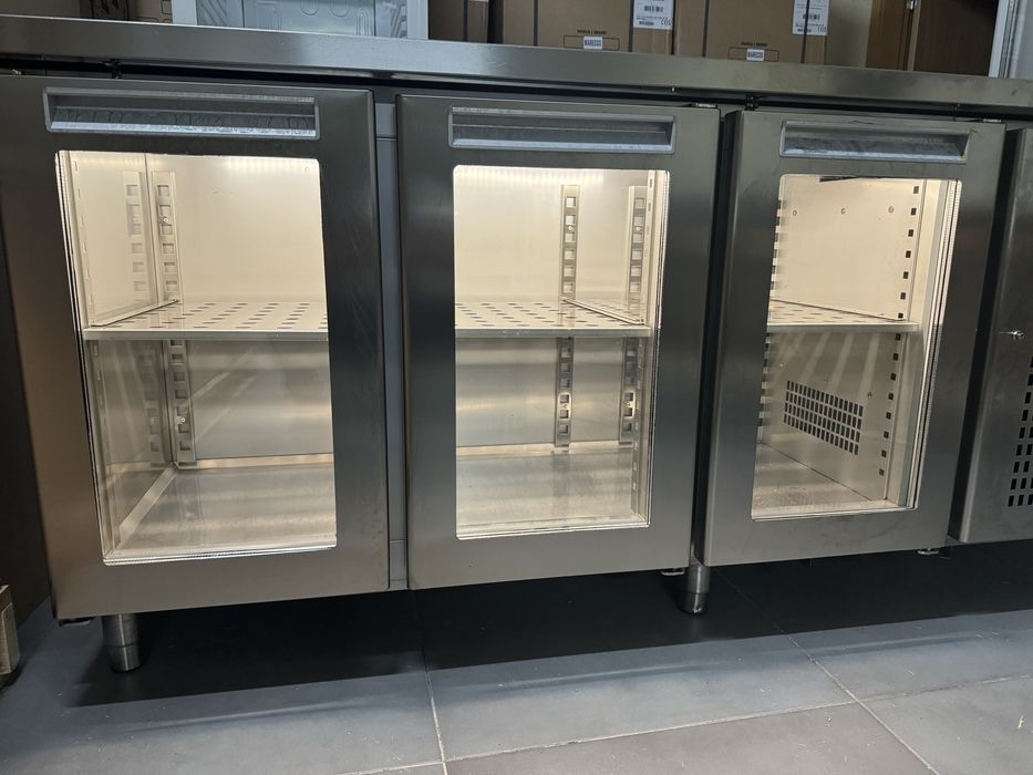 Balcão frigorifiico 3 portas em vidro / Bancada muito nova