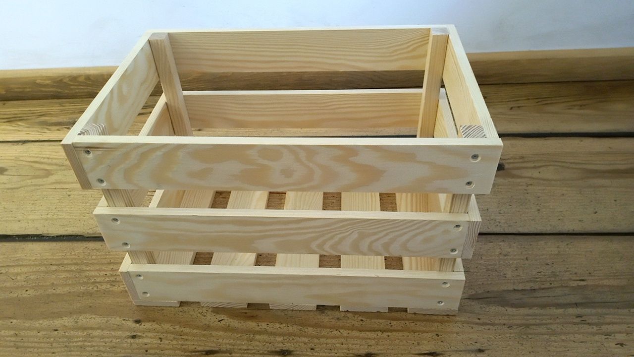 Skrzynka z drewna o wymiarach:250x250x400mm