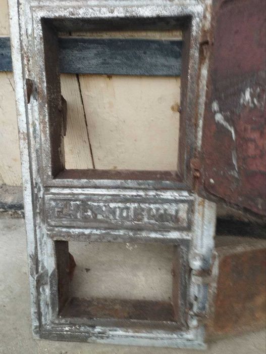 Дверцята для кахельної пічки.(з чугуна)