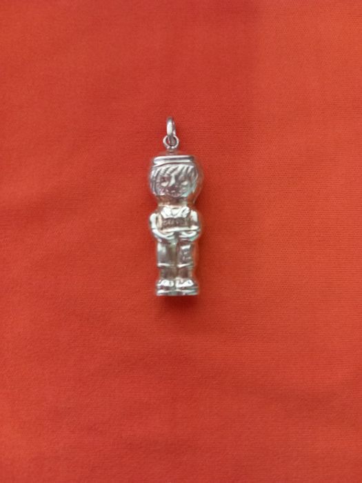Pendente "boneco de prata"