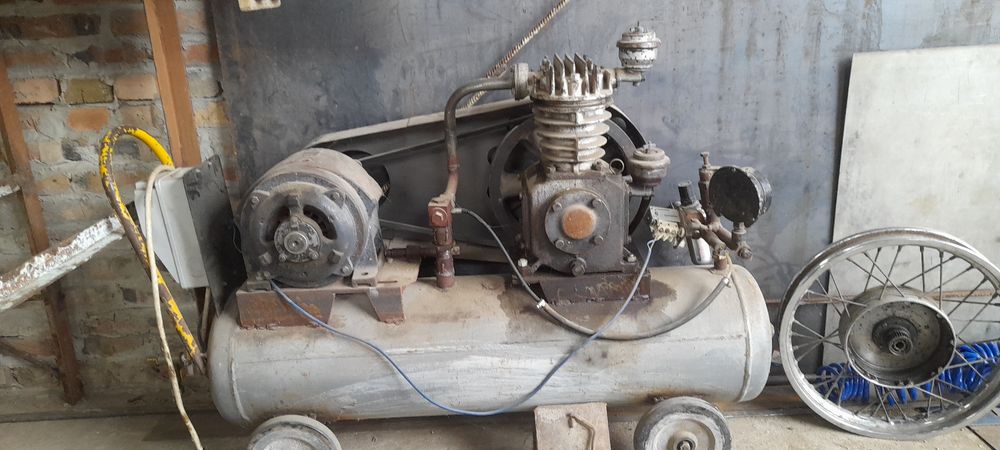 Продам повітряний компресор.