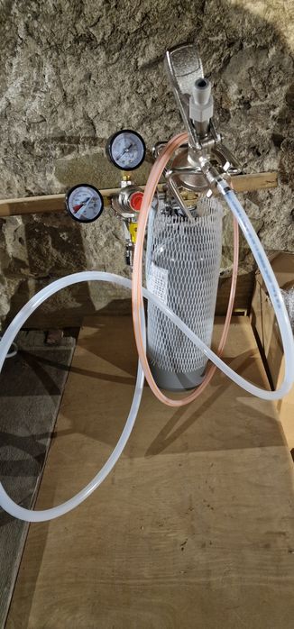 Nalewak/dystrybutor do rozlewania piwa