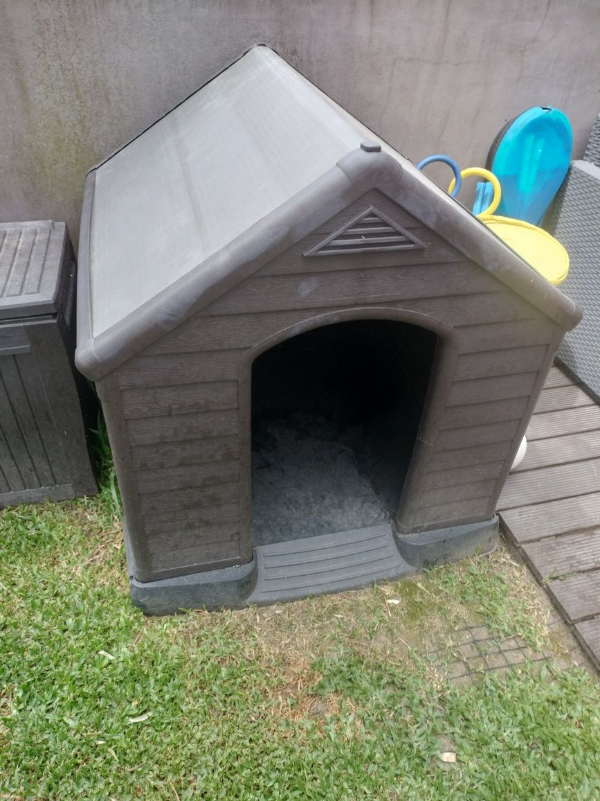 Casota para cão usada