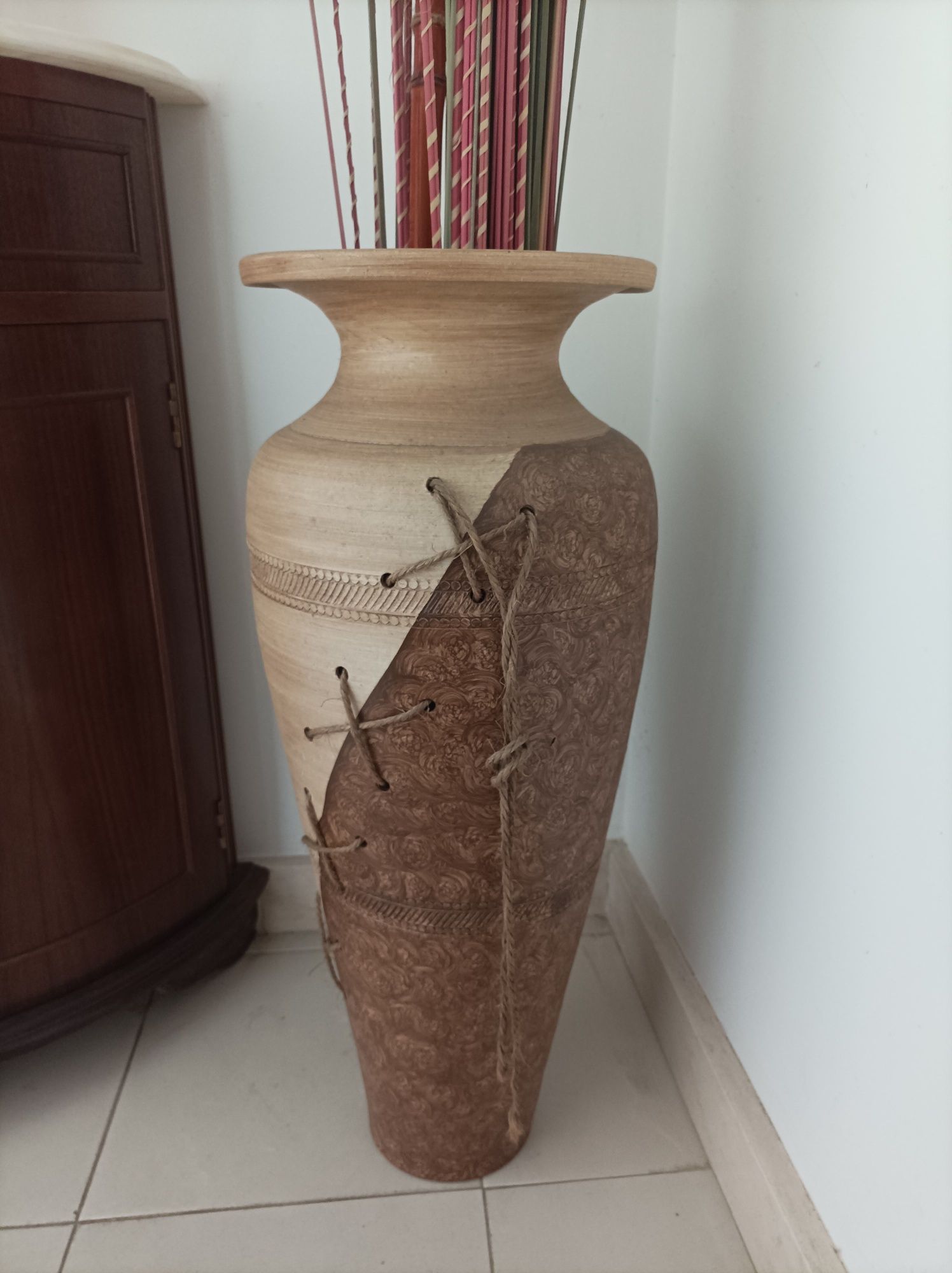 Jarrão alto decorativo em cerâmica