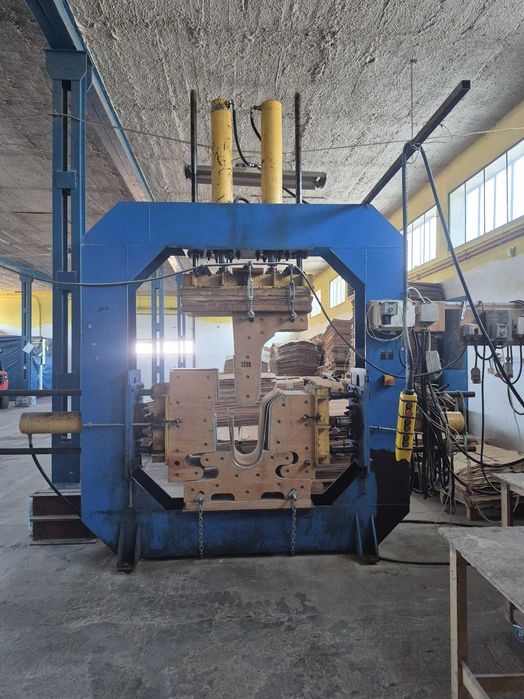 Ramowa prasa hydrauliczna 4 siłownikowa wolnobieżna 3D