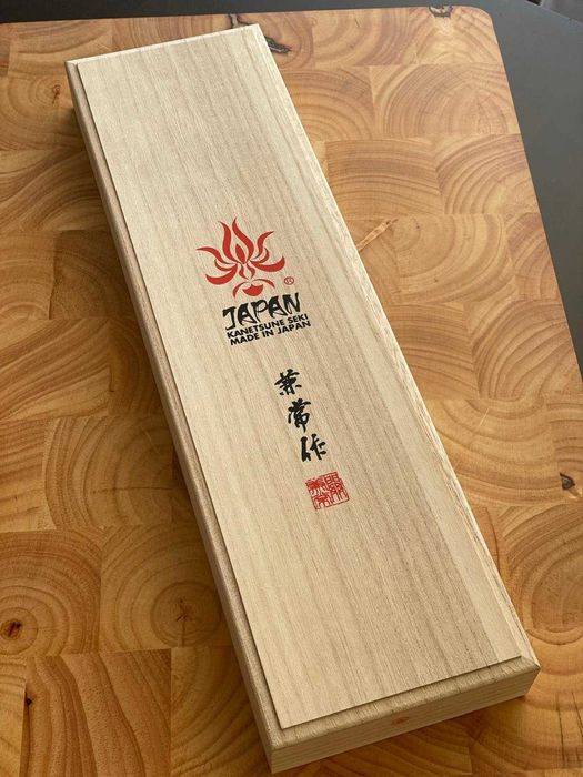 Nóż kuchenny KANETSUNE SEKI Namishibuki SG-2  Santoku 18cm+Saya KC-813