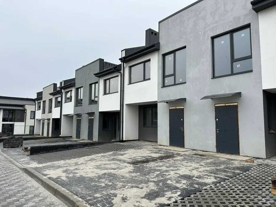 Продам двоповерховий котедж!! ЖК на Щасливому!!