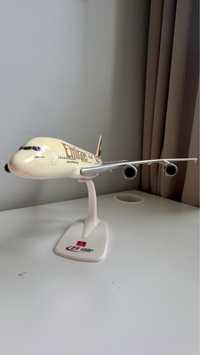 Model Airbus A380 Emirates