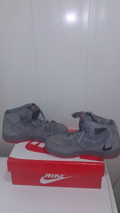 Тёплые кроссовки  Nike