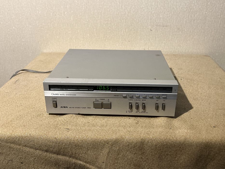 Японский цифровой тюнер AIWA R50 (дефект)