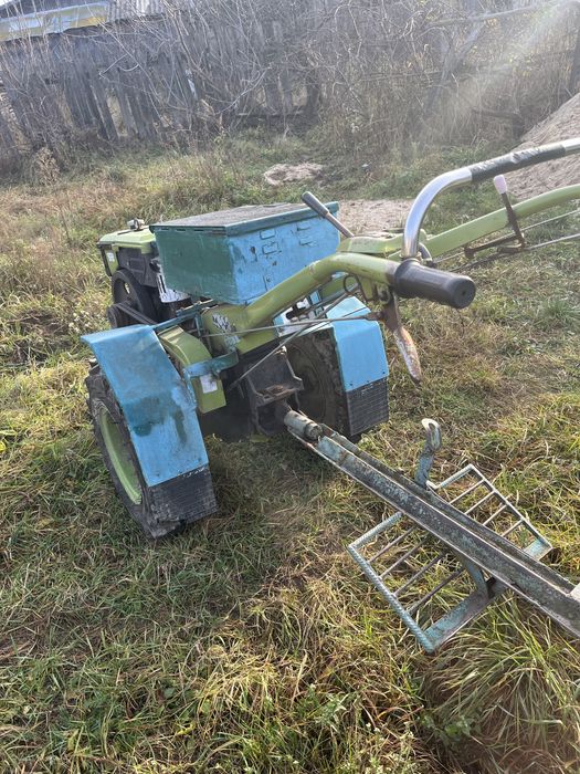 Продам мотоблок , на повному ходу , до нього є багато навісного