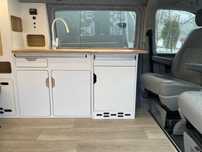 Volkswagen Transporter T5 T6 przebudowa na kampera. Zabudowa meblowa